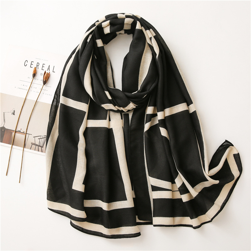 Spain Luxury Brand Black Beige - Tippet Line recensione e prezzo
