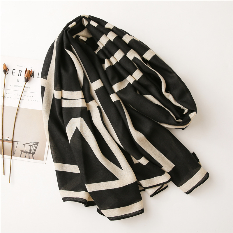 Spain Luxury Brand Black Beige - Tippet Line recensione e prezzo