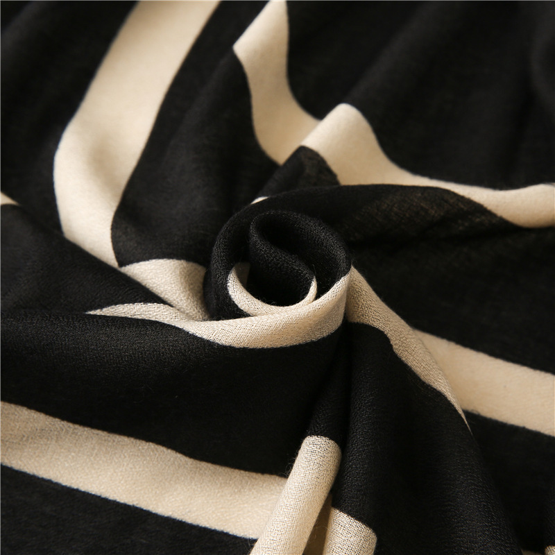 Spain Luxury Brand Black Beige - Tippet Line recensione e prezzo