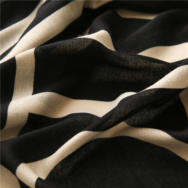 Spain Luxury Brand Black Beige - Tippet Line recensione e prezzo